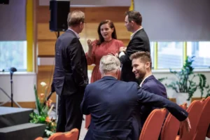 In the foreground: Erik Slooten (T-Systems International), Imre Bárd (Dutch National Laboratory). In the background, László Drajkó (Cydrill Software Security), Maria Luciana Axente (PwC UK), Imre Porkoláb (NATO DIANA) have a conversation with each other